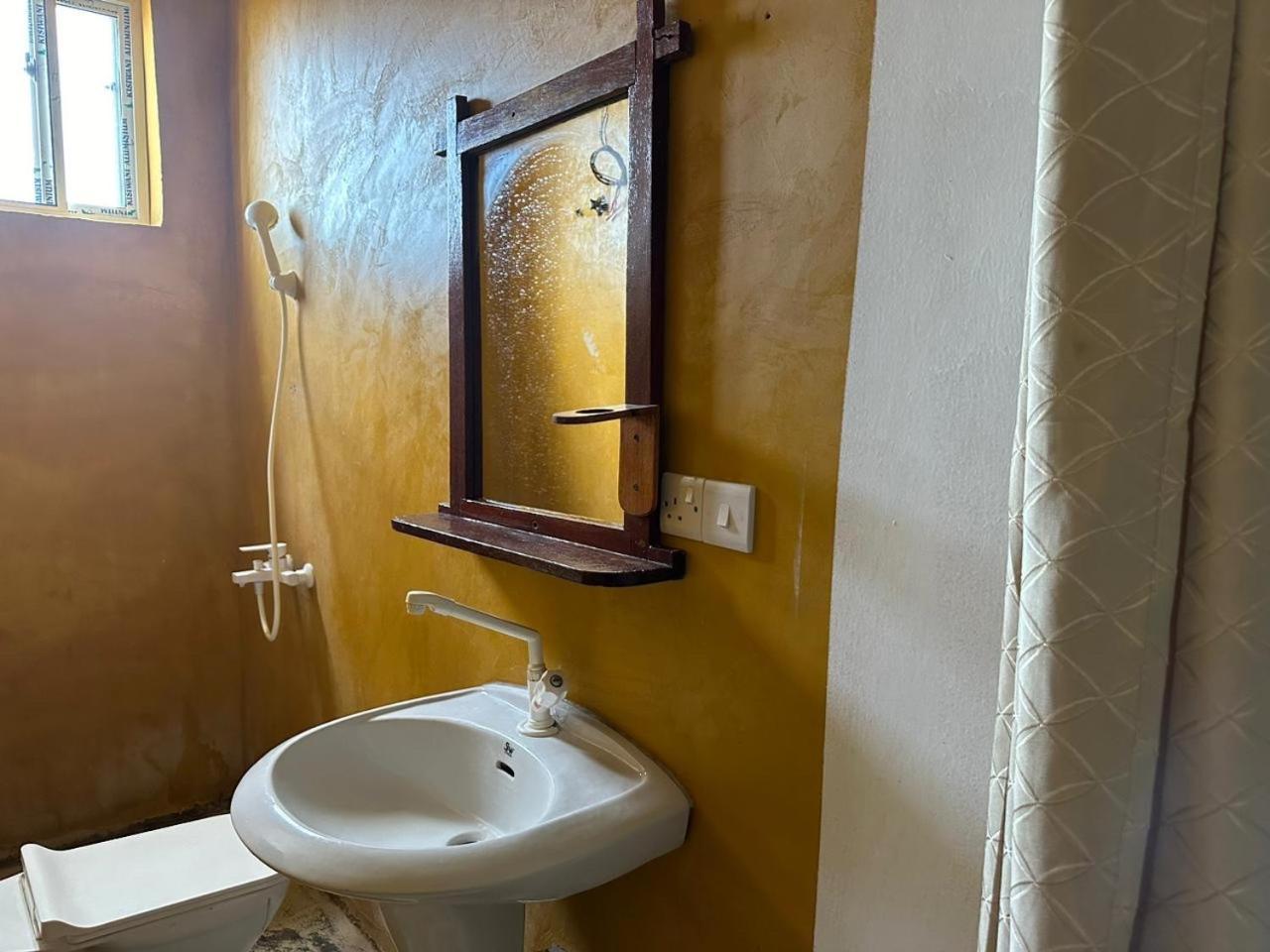 Mbuyuni Lodge ナングウィ エクステリア 写真